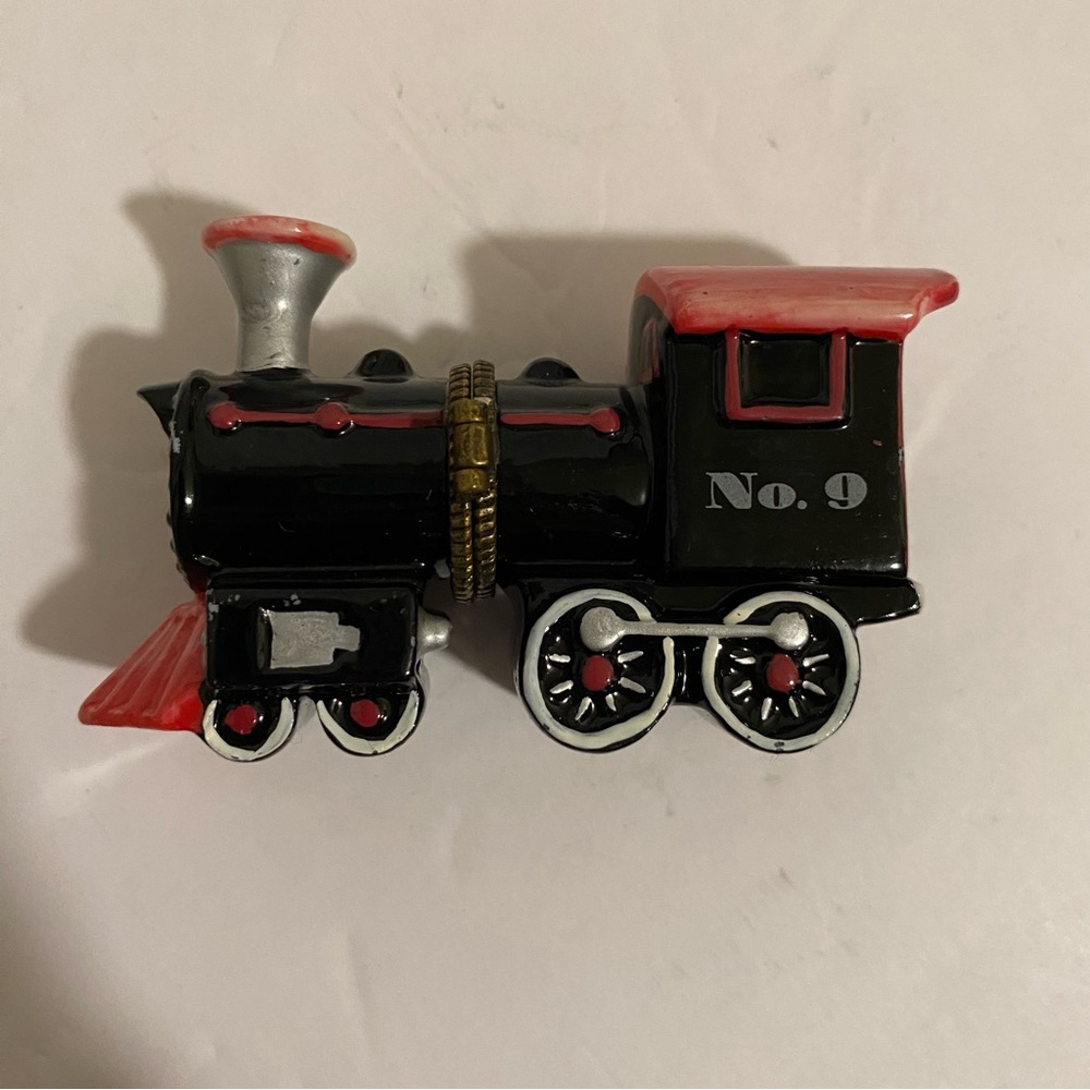 MIDWEST PHB - PORCELAIN HINGED BOX - TRAIN - LOCOMOTIVE #9